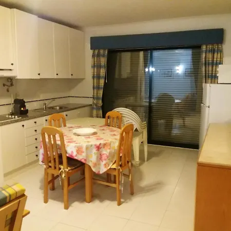 With One Bedroom In With Shared Pool Furnished Balcony And Wifi Apartmán Portimão